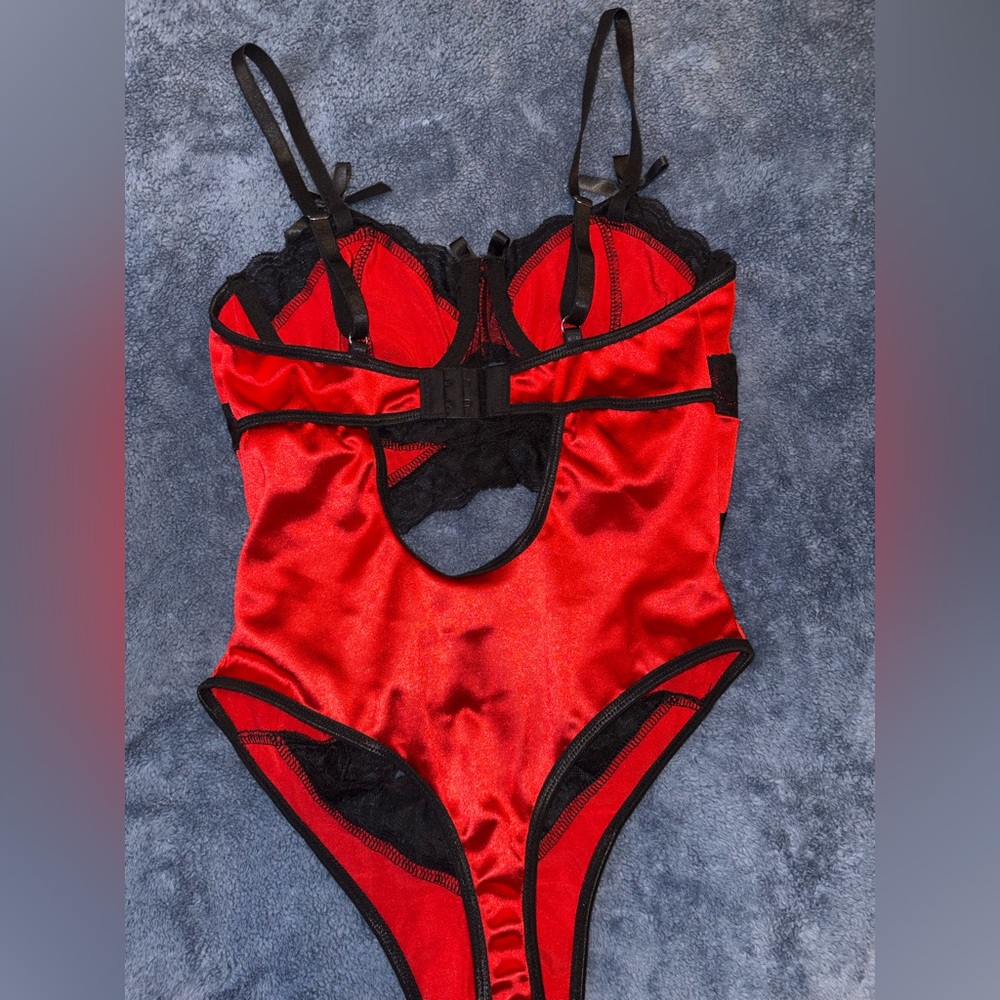 NWOT Fashion Nova Elegant Red and Black Lace Bodysuit - Picture 6 of 8